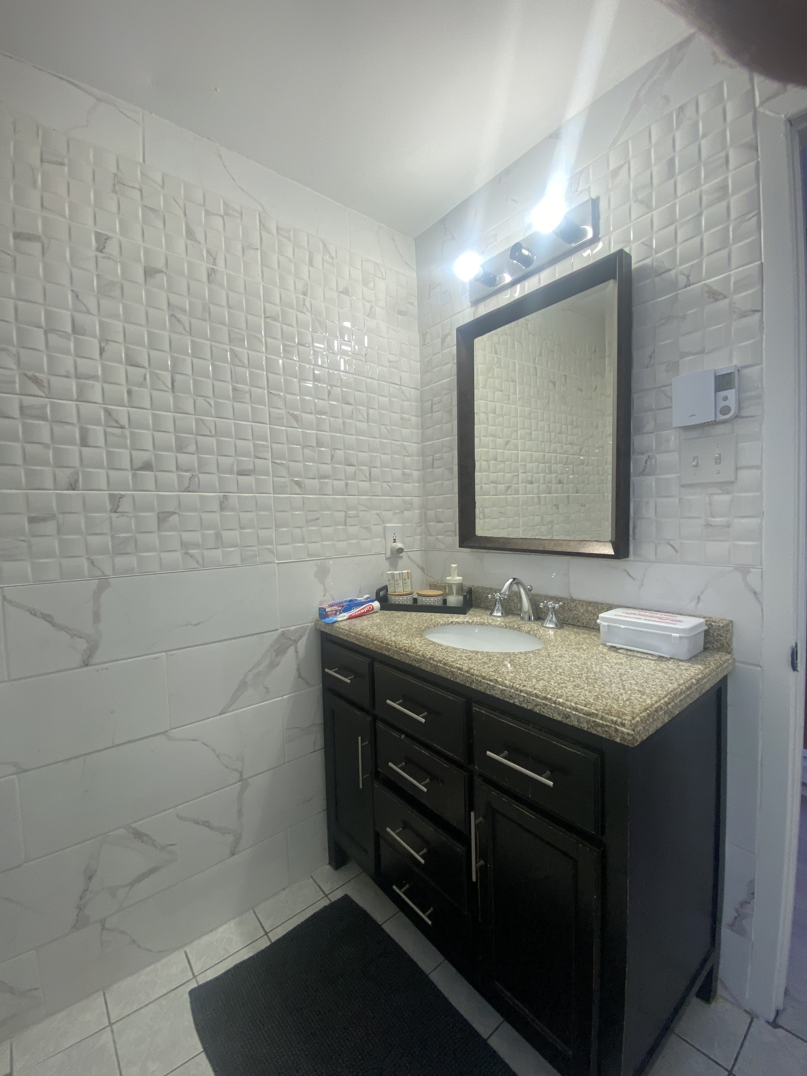 3 story lakeside cottage with jacuzzi, basement playroom