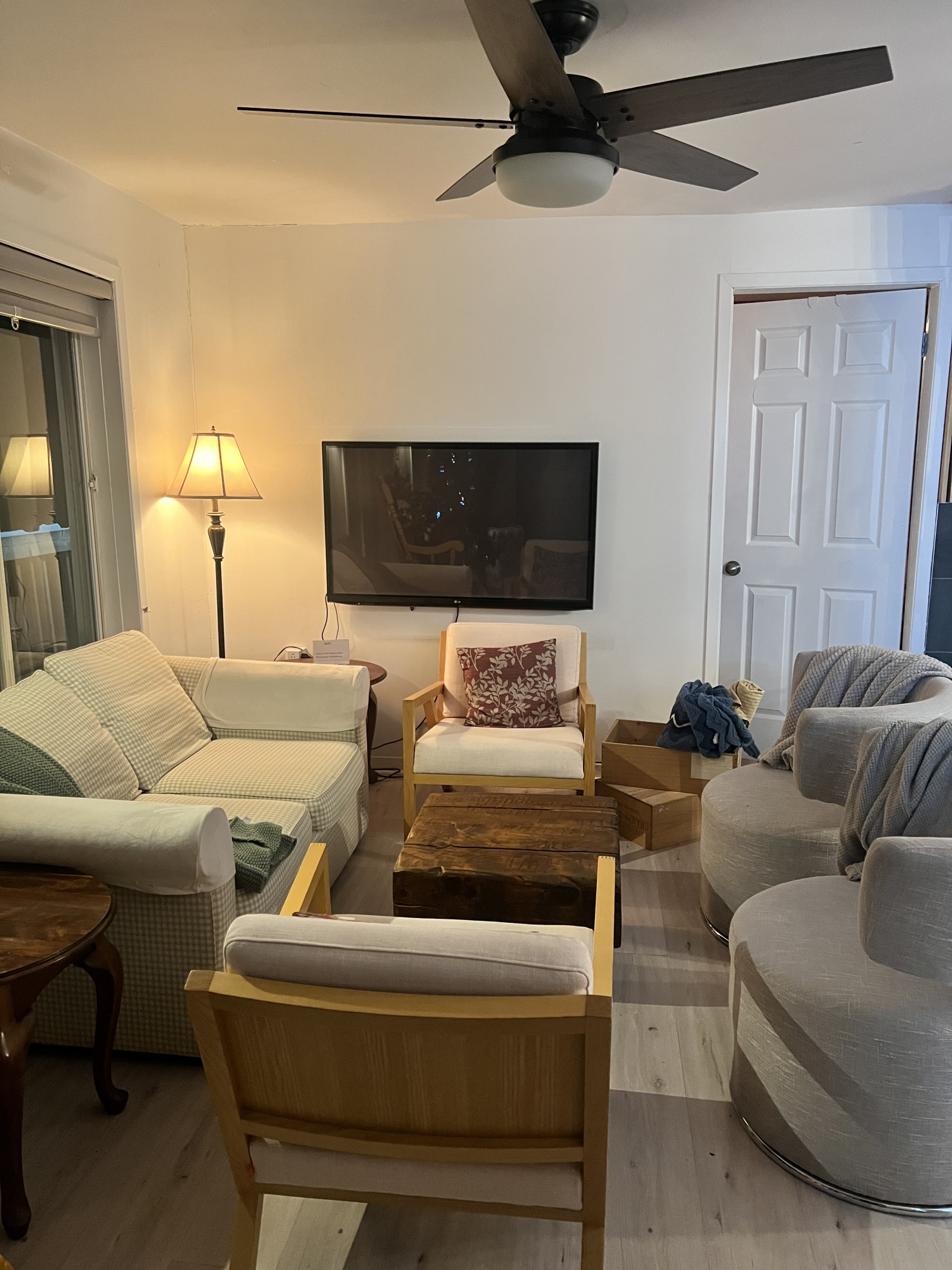 3 story lakeside cottage with jacuzzi, basement playroom
