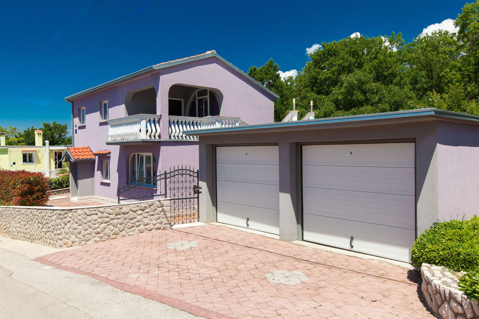Spacious family apartment with terrace & sea view near Crikvenica