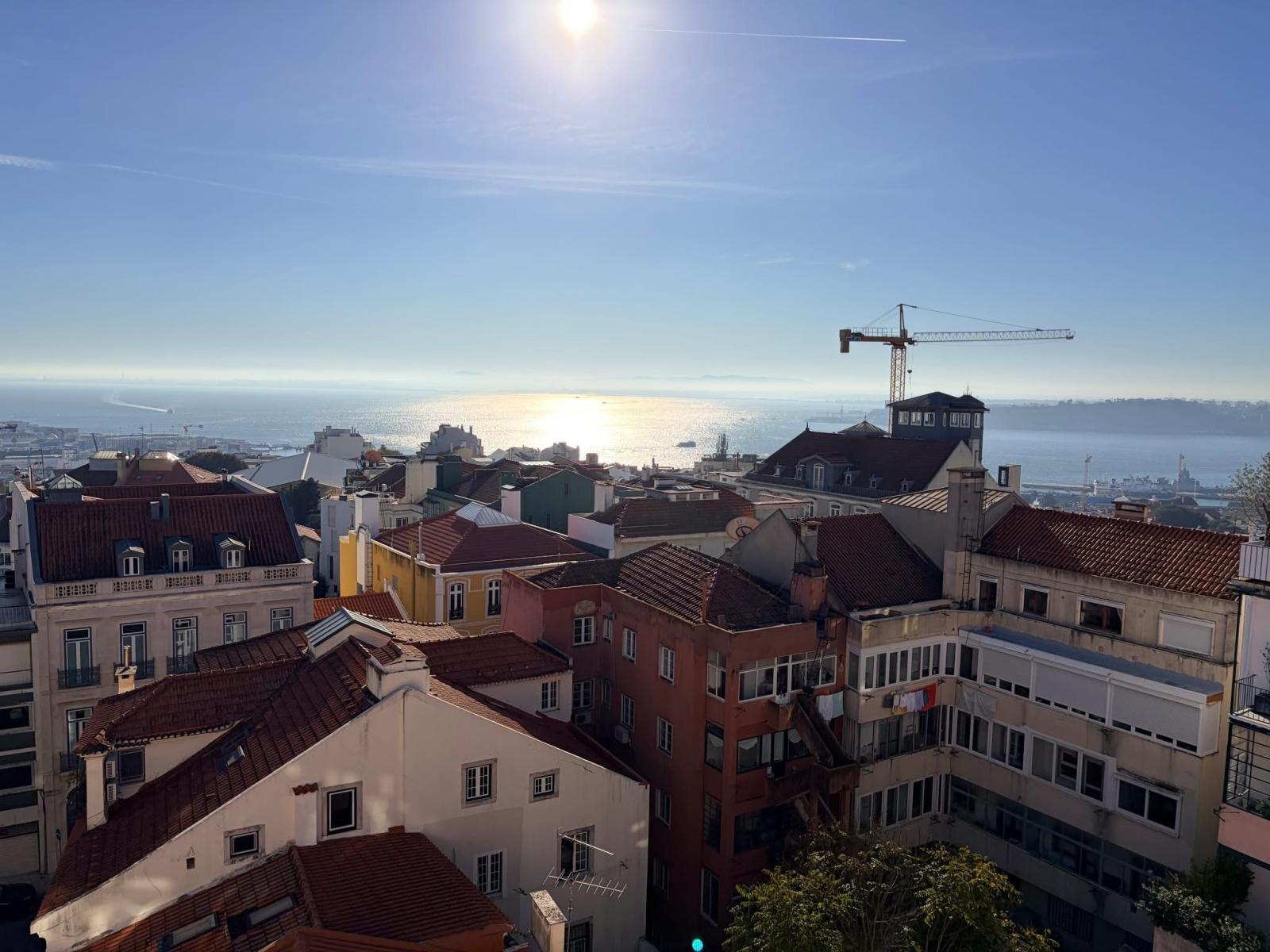 Sunny 1 bedroom Lisbon apartment with an amazing view