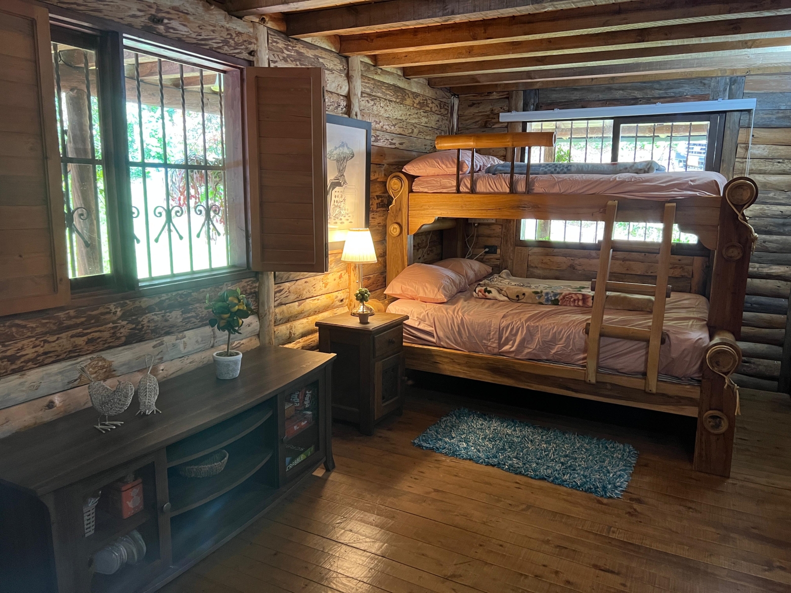 Bedroom with private Bathroom, 3 people , space for a inflable mattress