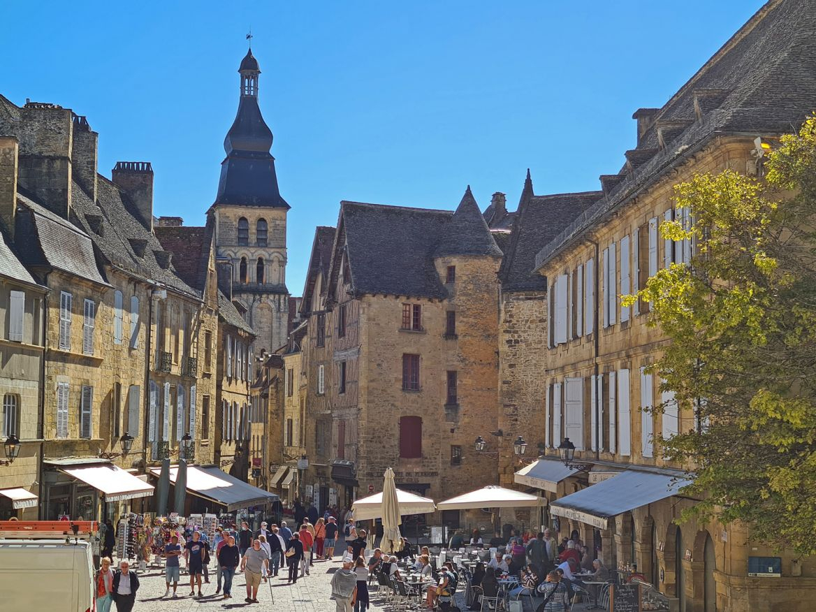 Sarlat la Caneda 12mins away
Sarlat la Caneda à 12 minutes