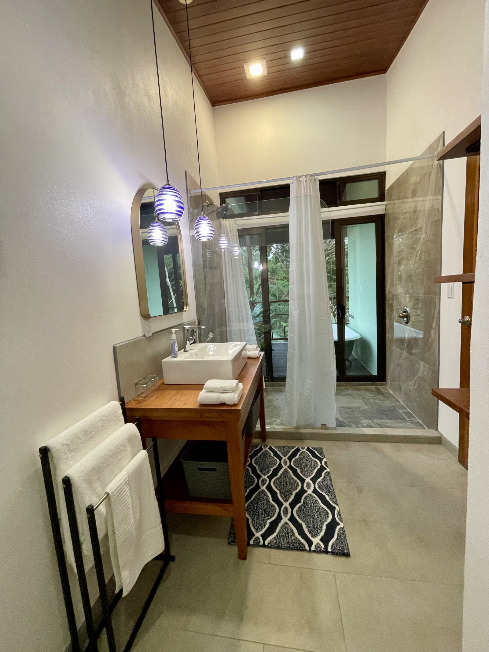 Elegant comfort in the heart of Nuevo Arenal * Royal Coop Villa