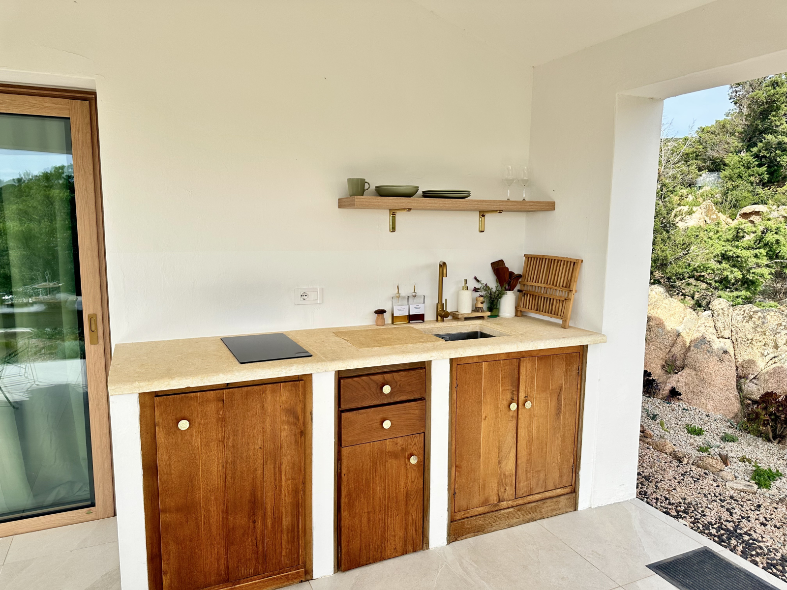 Design gastenverblijf met zwembad en panoramisch uitzicht