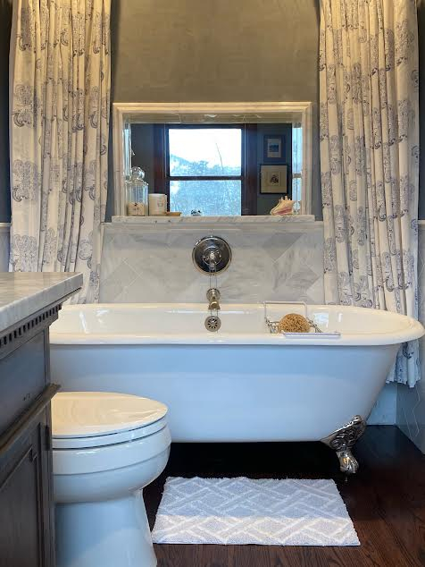 Peaceful mountain escape overlooking the roaring fork river with world class fly fishing and skiing!