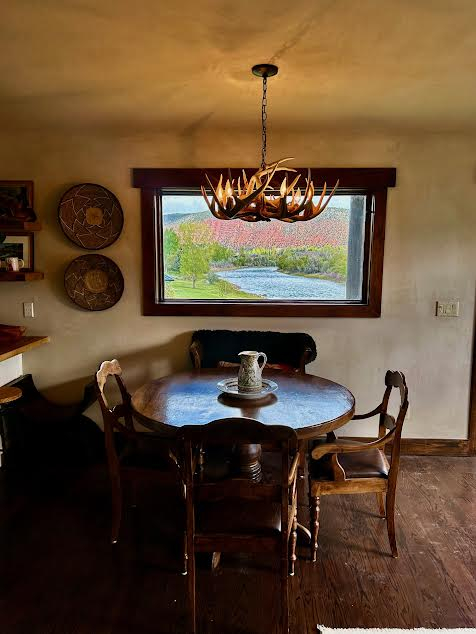 Peaceful mountain escape overlooking the roaring fork river with world class fly fishing and skiing!