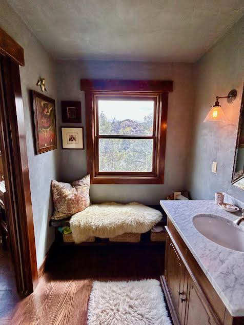 Peaceful mountain escape overlooking the roaring fork river with world class fly fishing and skiing!