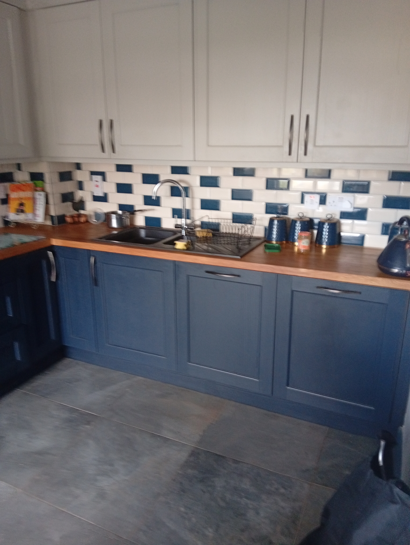 3 bedroom house in a great location near city centre and all amenities including beach and mountains