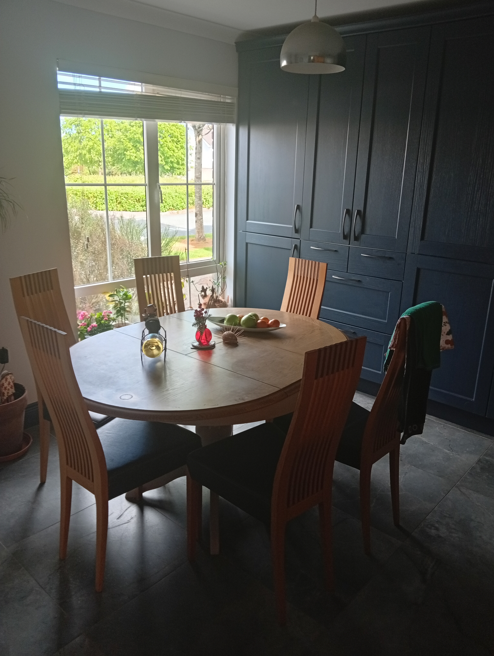 3 bedroom house in a great location near city centre and all amenities including beach and mountains