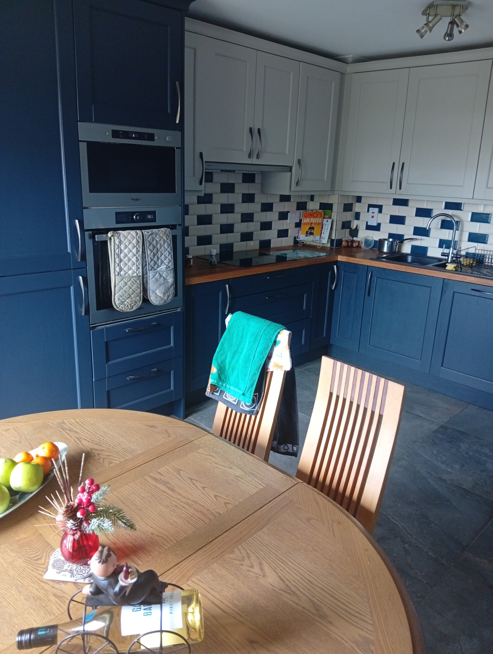 3 bedroom house in a great location near city centre and all amenities including beach and mountains