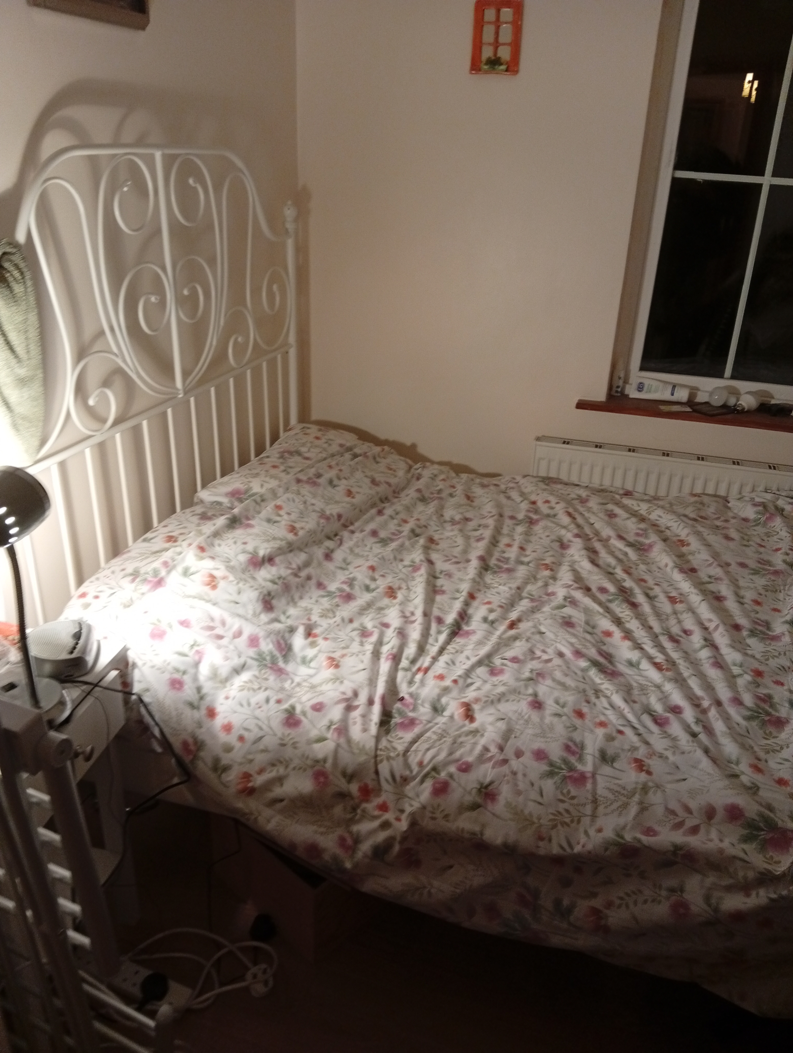 3 bedroom house in a great location near city centre and all amenities including beach and mountains