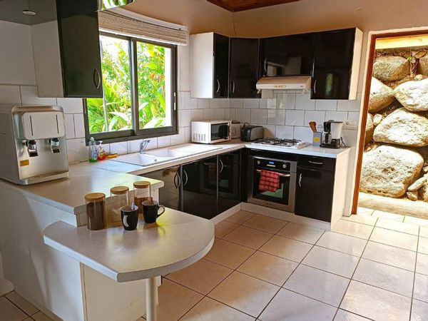 Unabhängiges Gästehaus mit Zugang zum Pool – Matatia Valley, Tahiti