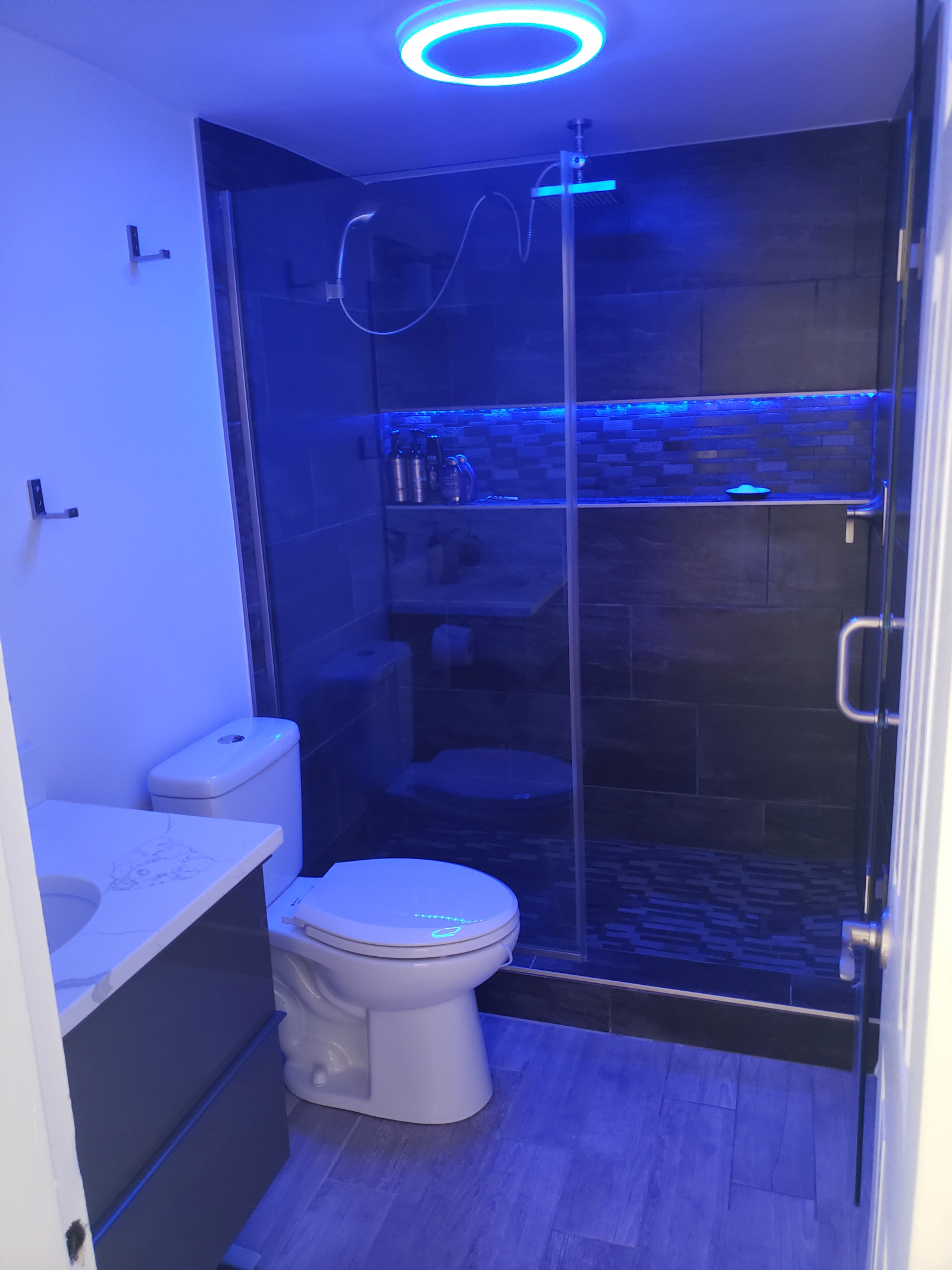 Apartamento de 1 quarto recém-reformado perto de DC, com piscina, a apenas 2 quarteirões da estação de metrô da linha vermelha