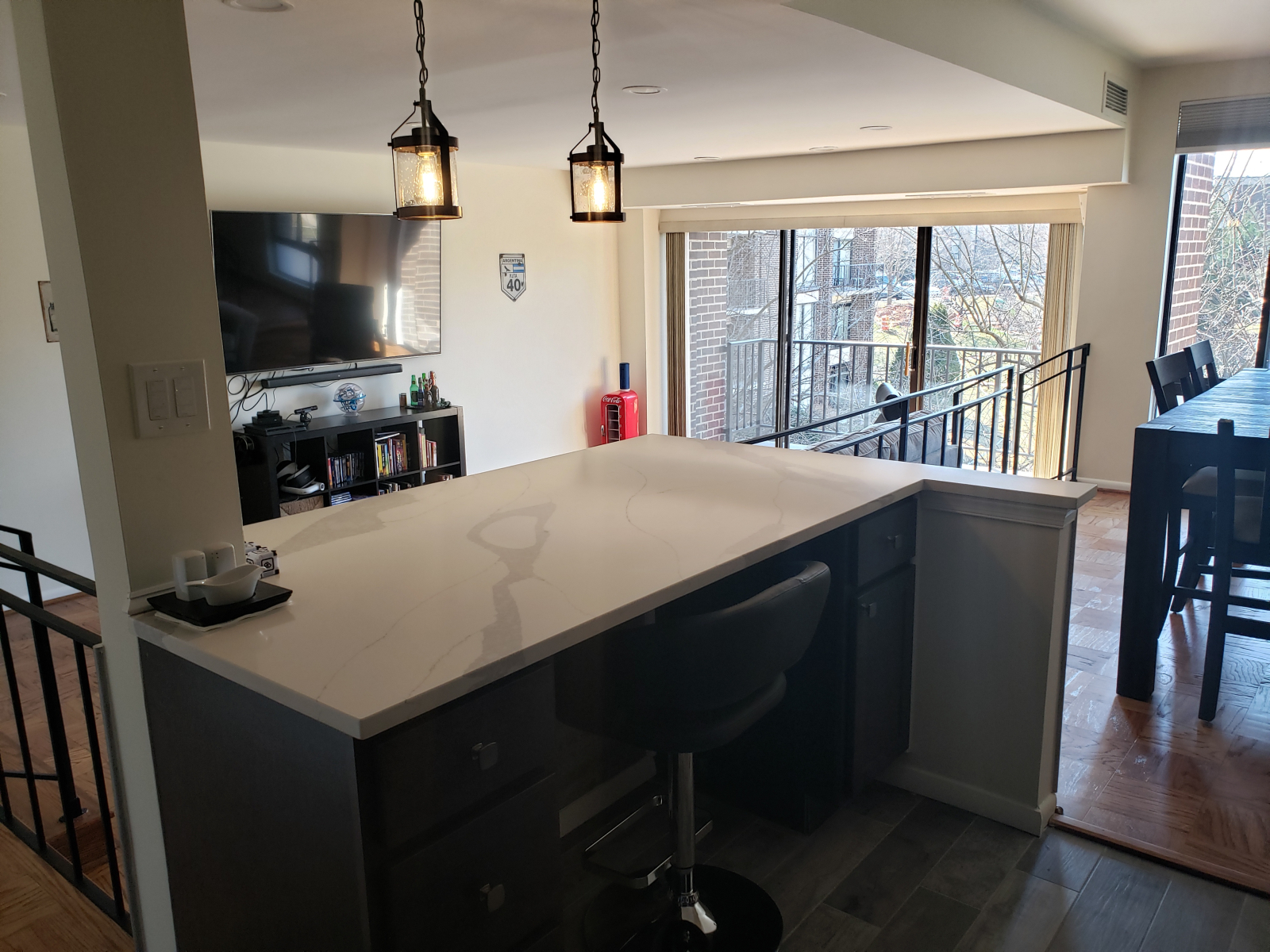 Apartamento de 1 quarto recém-reformado perto de DC, com piscina, a apenas 2 quarteirões da estação de metrô da linha vermelha