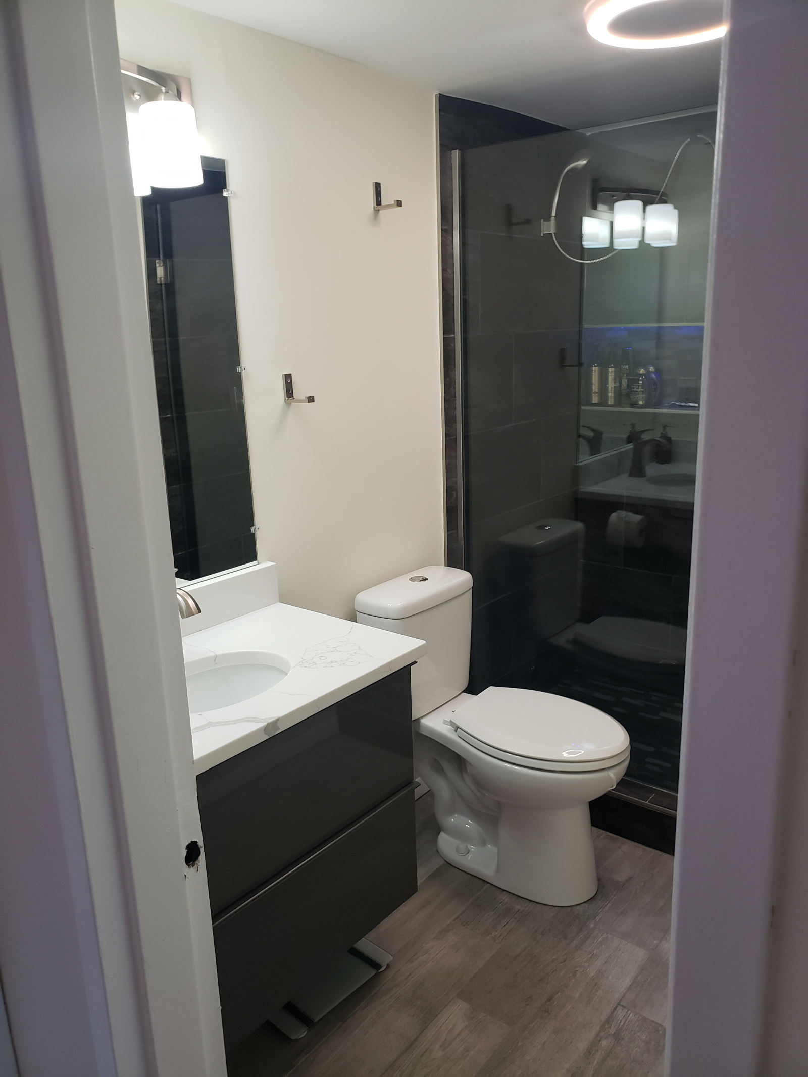 Apartamento de 1 quarto recém-reformado perto de DC, com piscina, a apenas 2 quarteirões da estação de metrô da linha vermelha