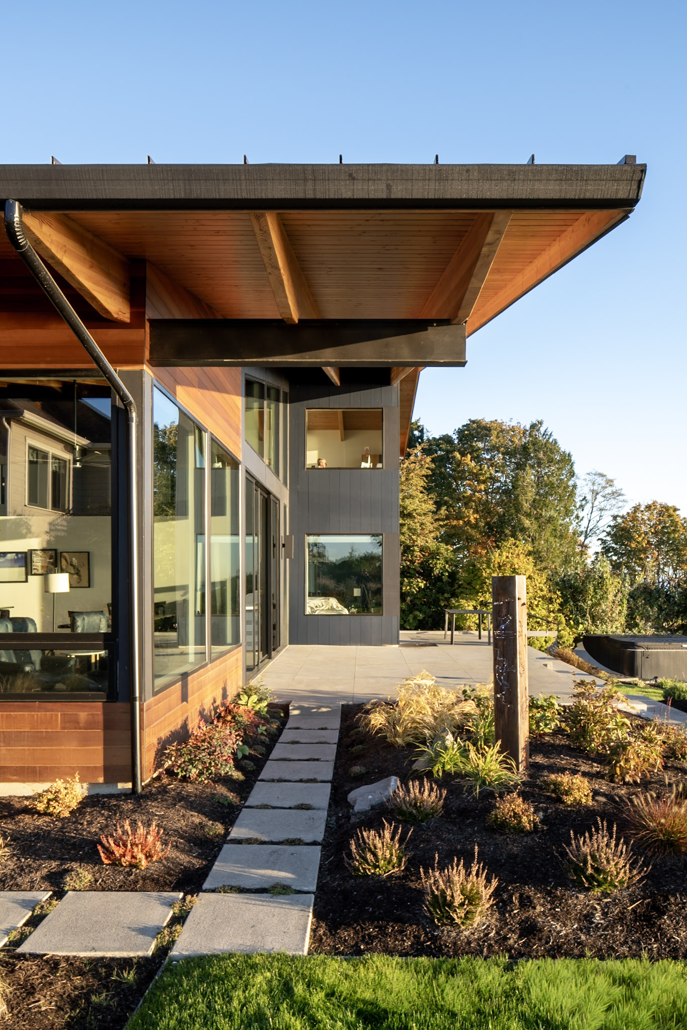Nieuw huis met uitzicht op het water van Puget Sound en het centrum van Seattle