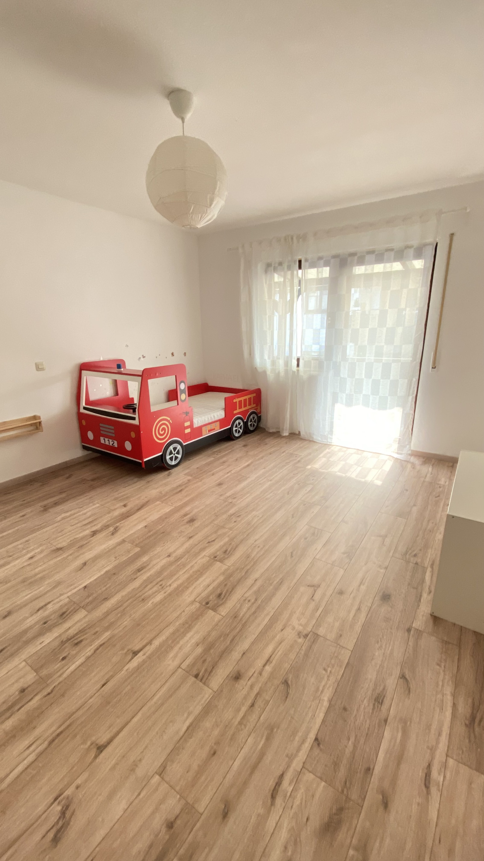 Modern Detached Family Home with Garage & Great Location for Exploring the Region