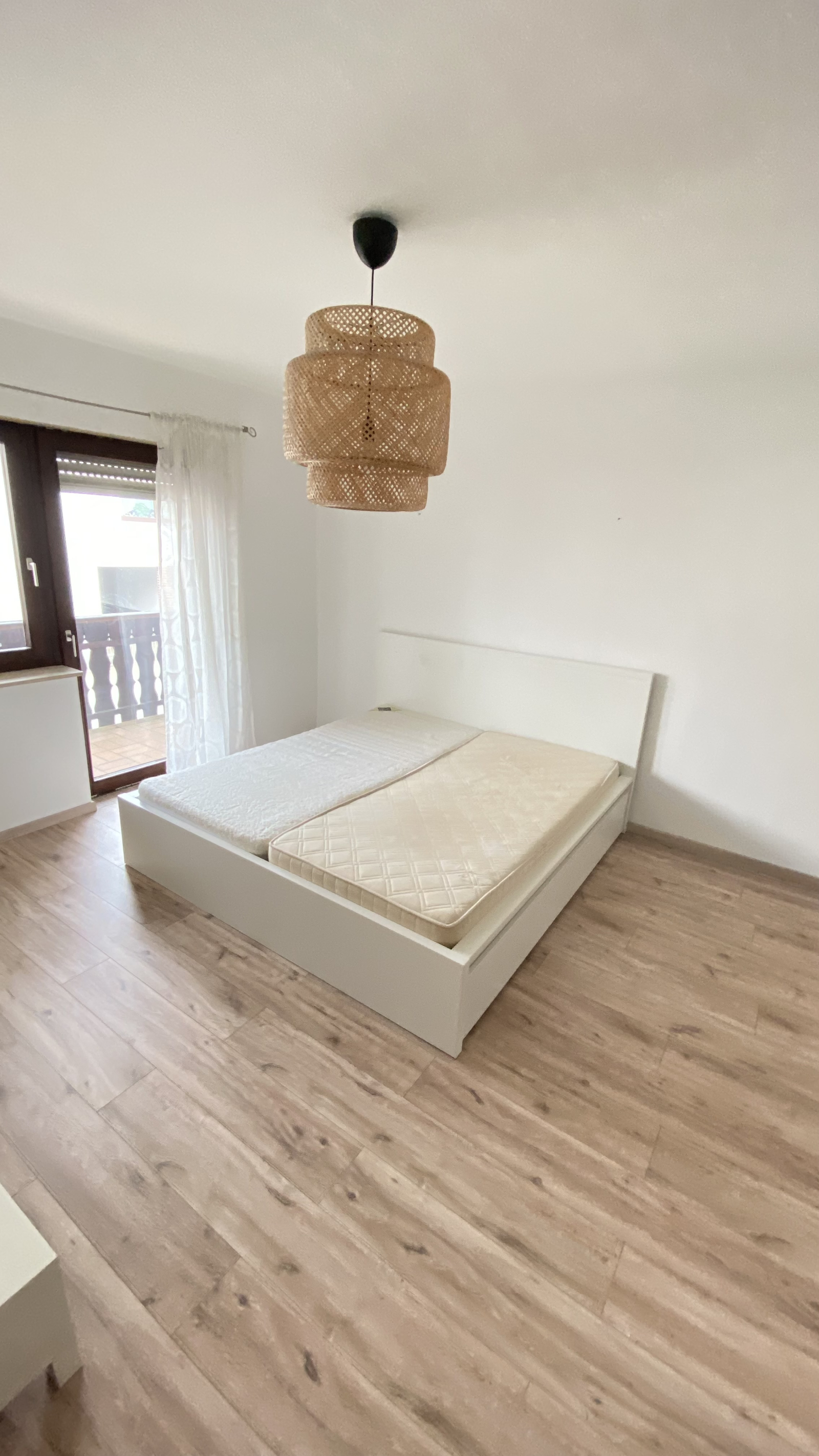 Modern Detached Family Home with Garage & Great Location for Exploring the Region