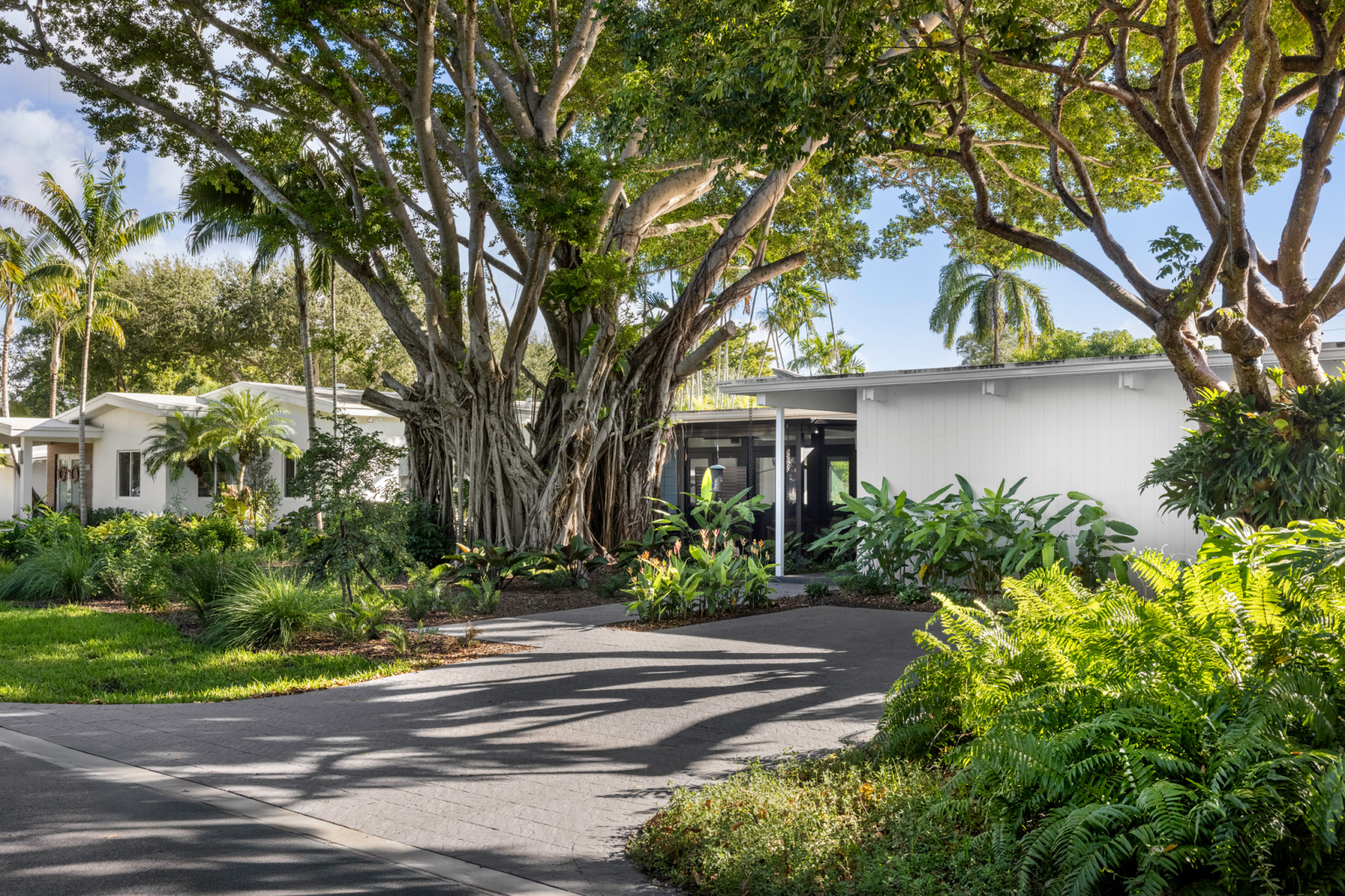 Pinecrest Tropical Home with pool