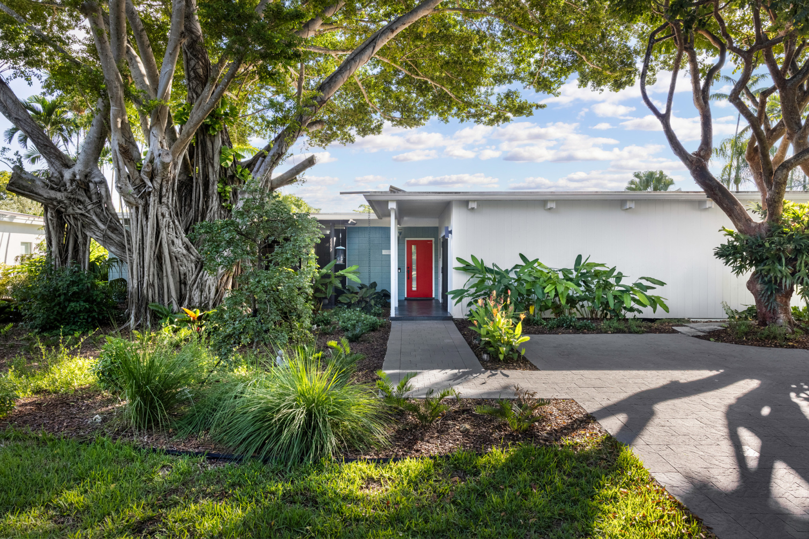 Pinecrest Tropical Home with pool