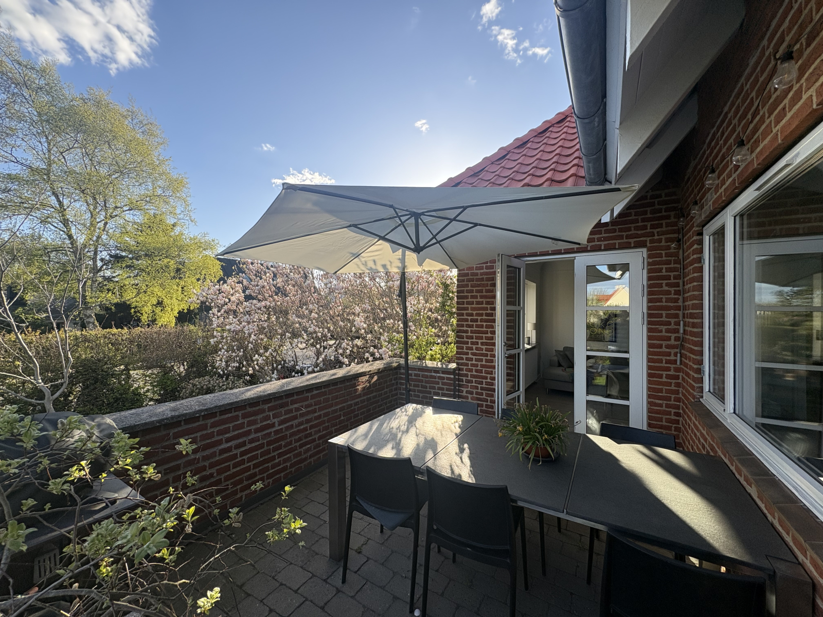 Charming and spacious home close to the beach, located in exclusive area.