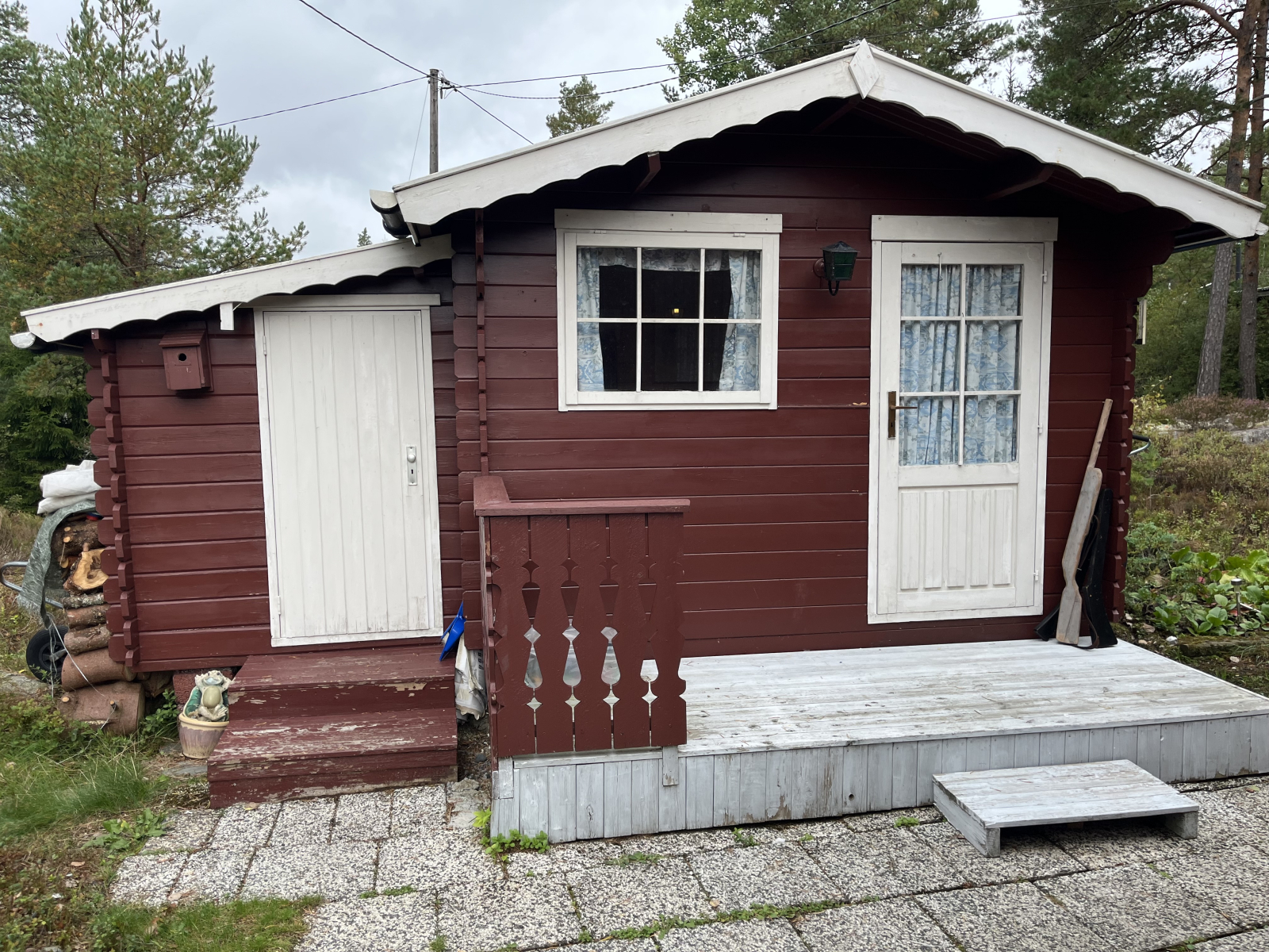 Cosy cottage in the nature, looking over a lake