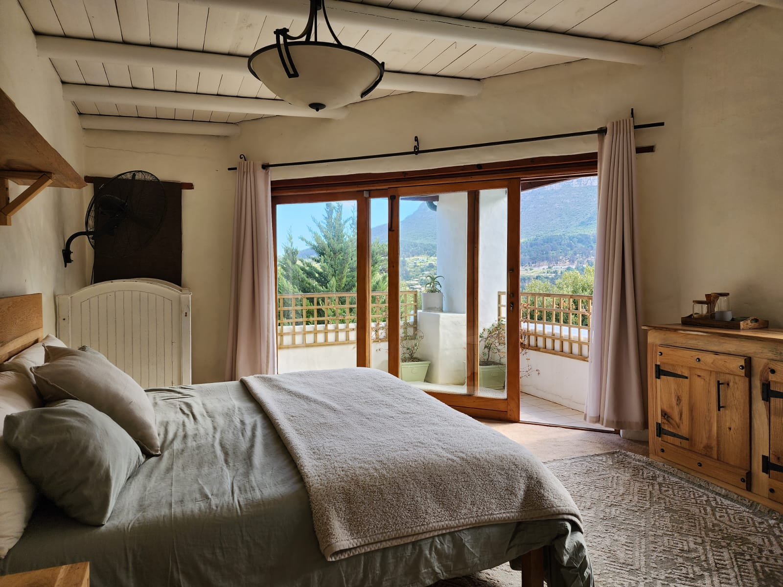 Characterful farmhouse on the mountainside