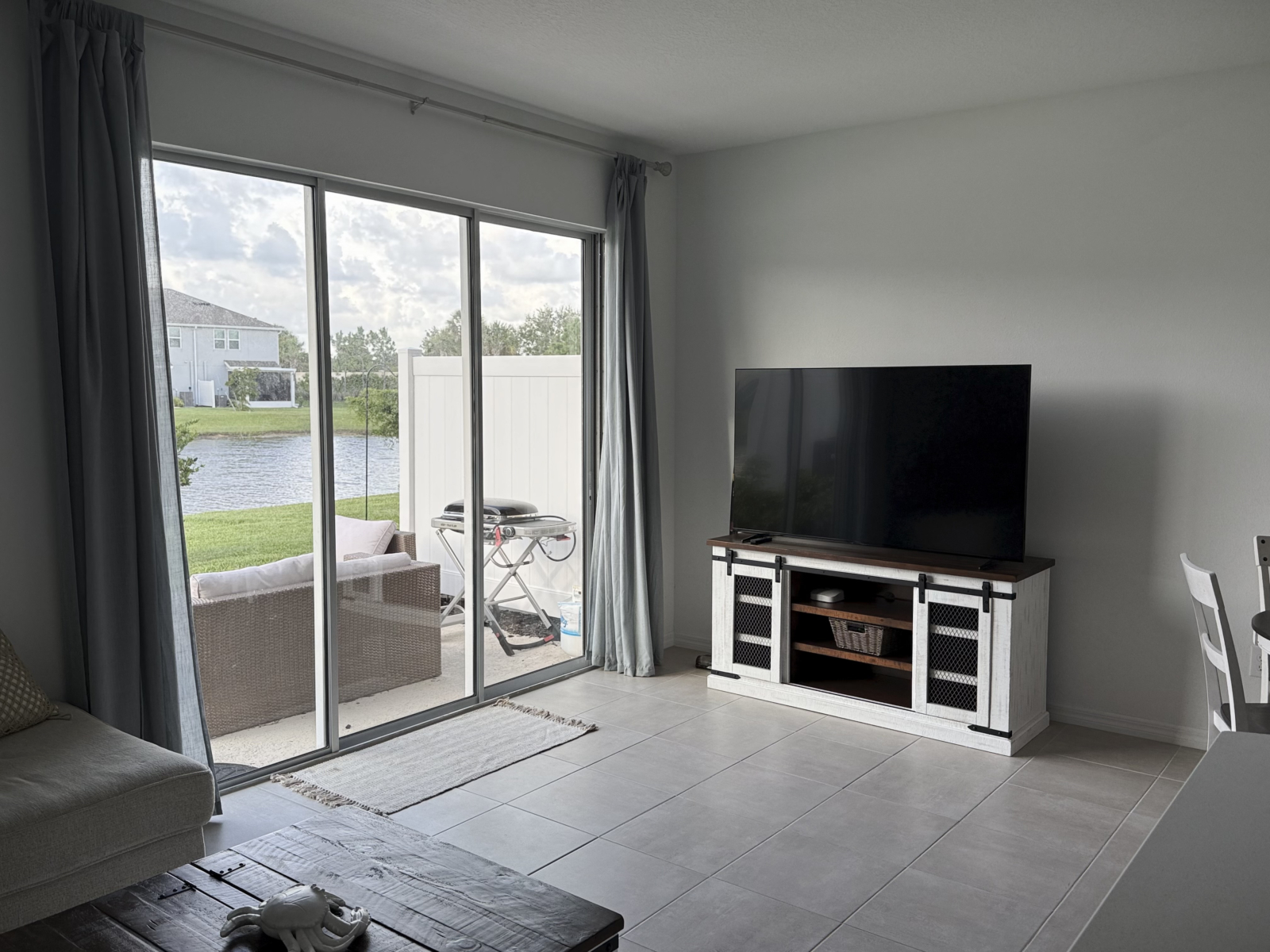 Minimalistisches Stadthaus 3 Meilen vom Strand entfernt