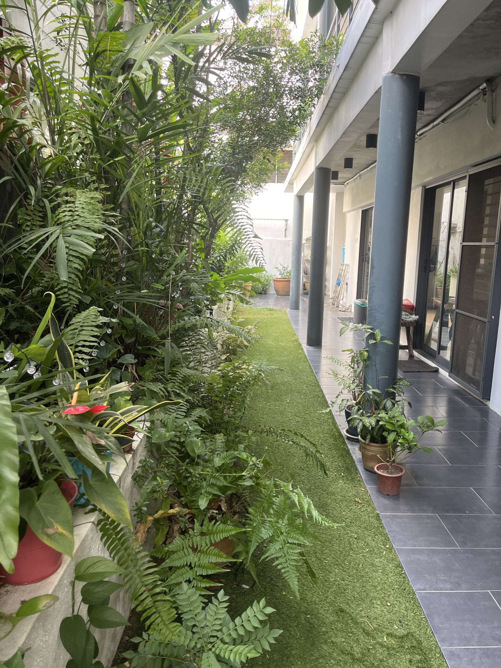 Spacious 3 story semi detached near KL