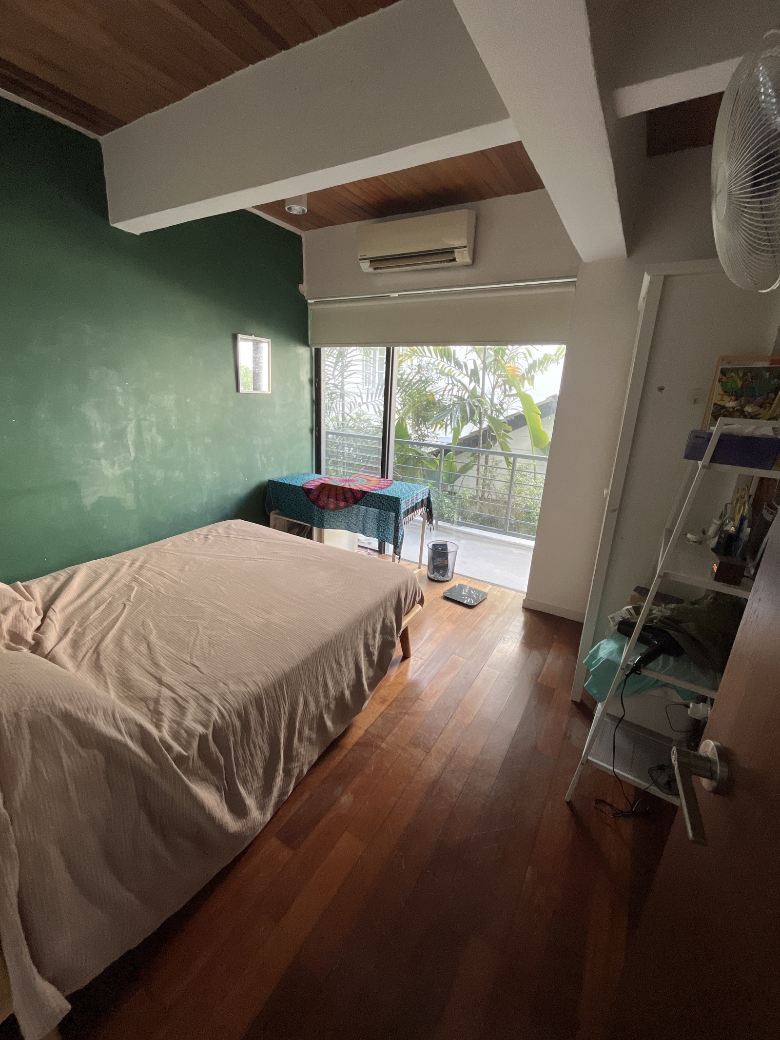 Spacious 3 story semi detached near KL
