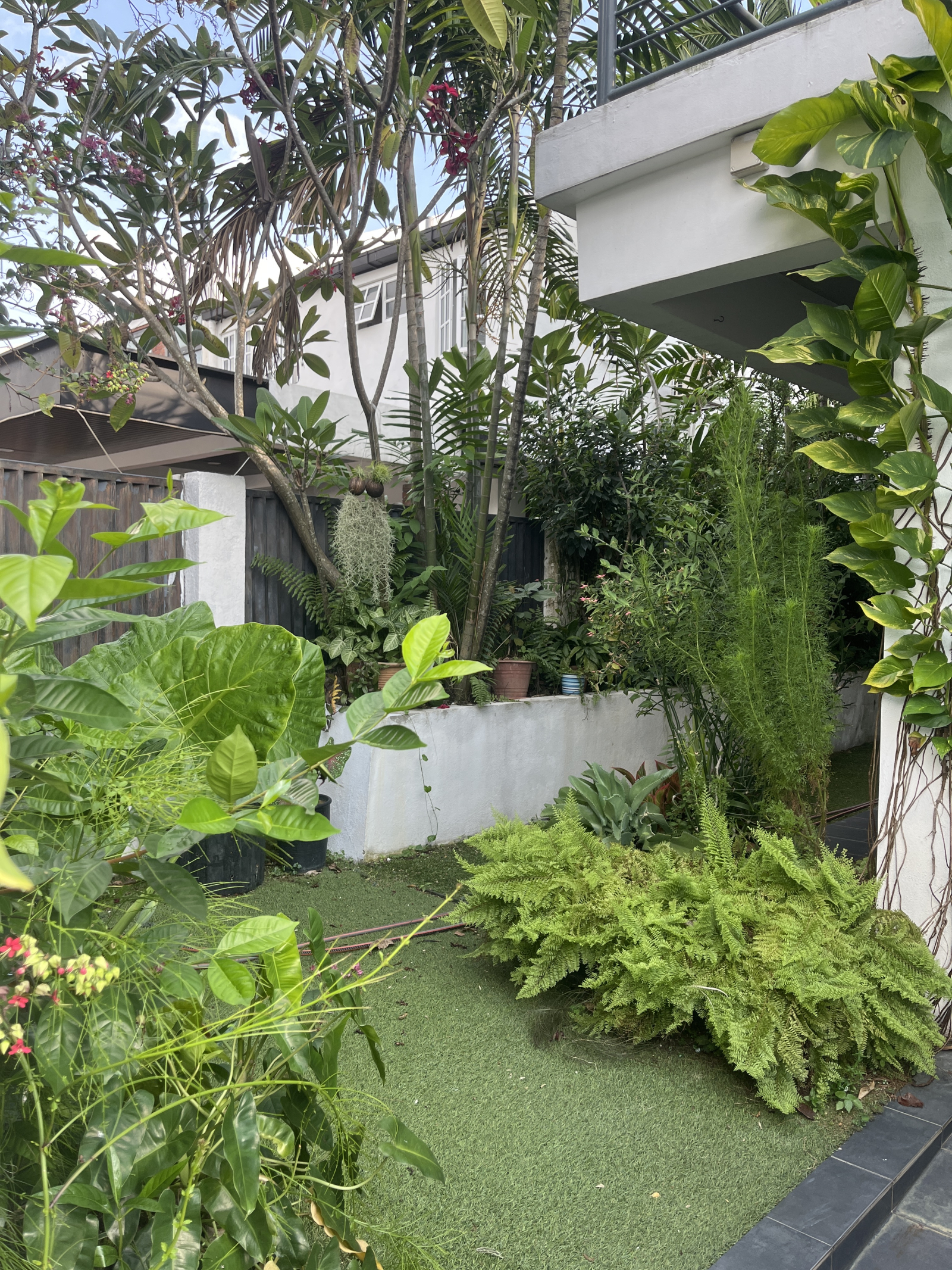 Spacious 3 story semi detached near KL