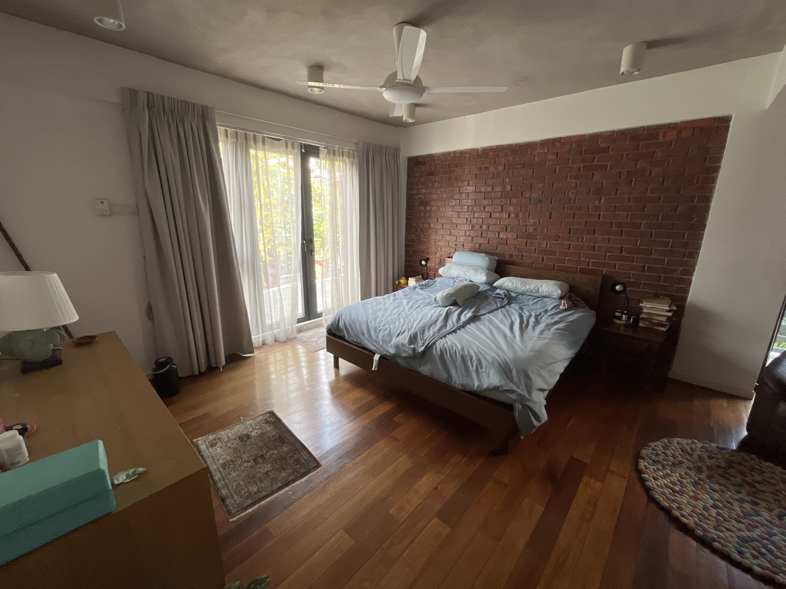 Spacious 3 story semi detached near KL
