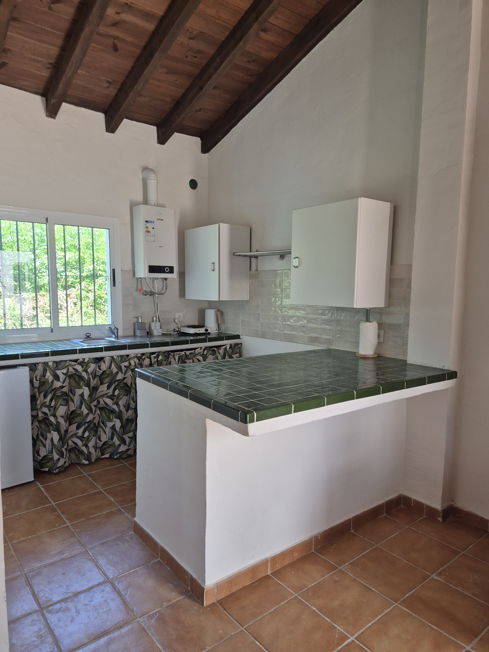 Kitchen with fridge, cooking appliance and dish ware and cookware