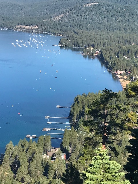 Perfetta fuga al lago Tahoe, proprio sulla spiaggia.