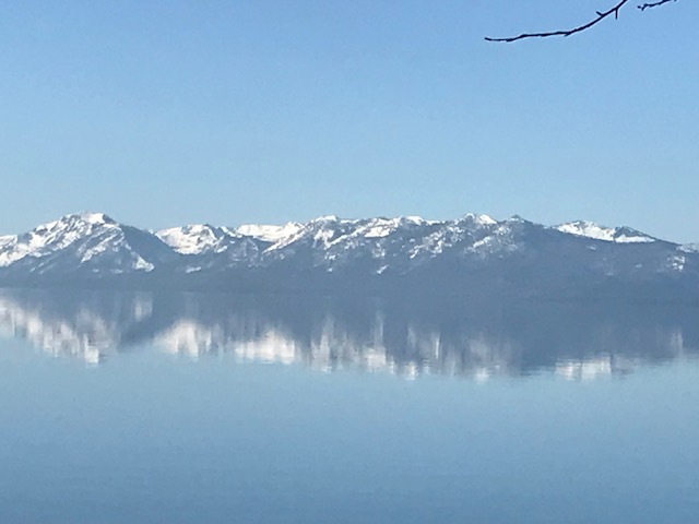 Perfetta fuga al lago Tahoe, proprio sulla spiaggia.