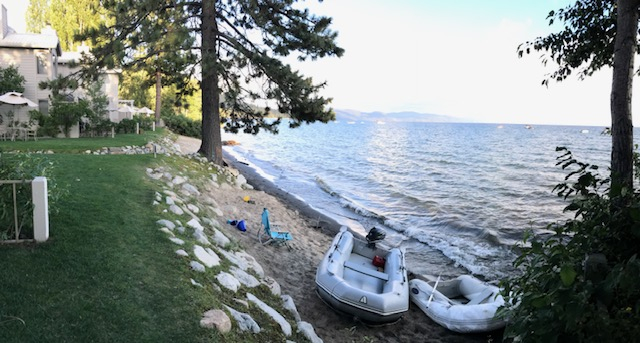 Perfetta fuga al lago Tahoe, proprio sulla spiaggia.
