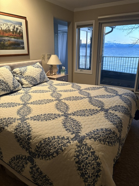 Perfetta fuga al lago Tahoe, proprio sulla spiaggia.