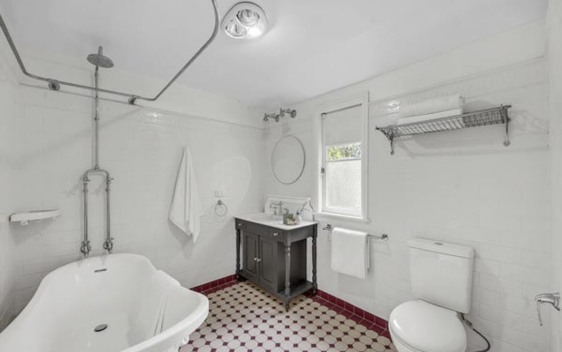Traditionele Queenslander! - gerenoveerd familiehuis in Ipswich - 3 minuten lopen naar de trein naar het centrum van Brisbane