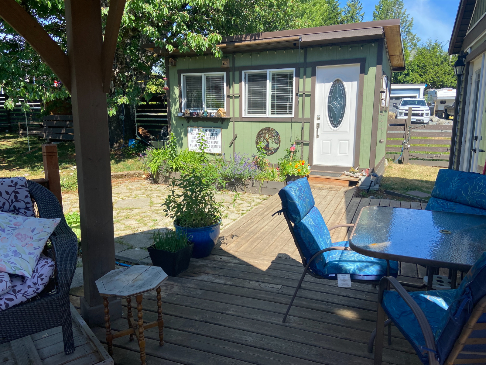 Studio cabin on Vancouver Island, close to shops and beach