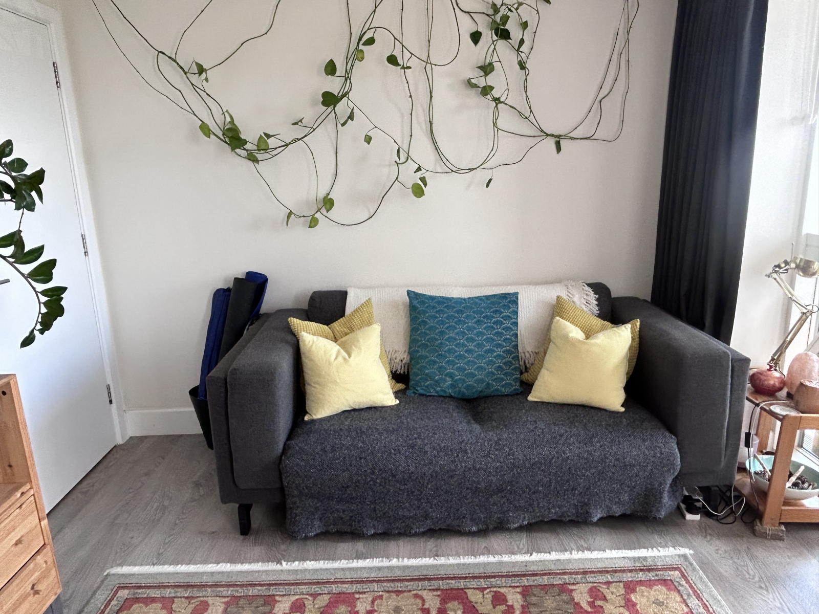 Modern apartment in East London with stunning view of city skyline - perfect for exploring the city.