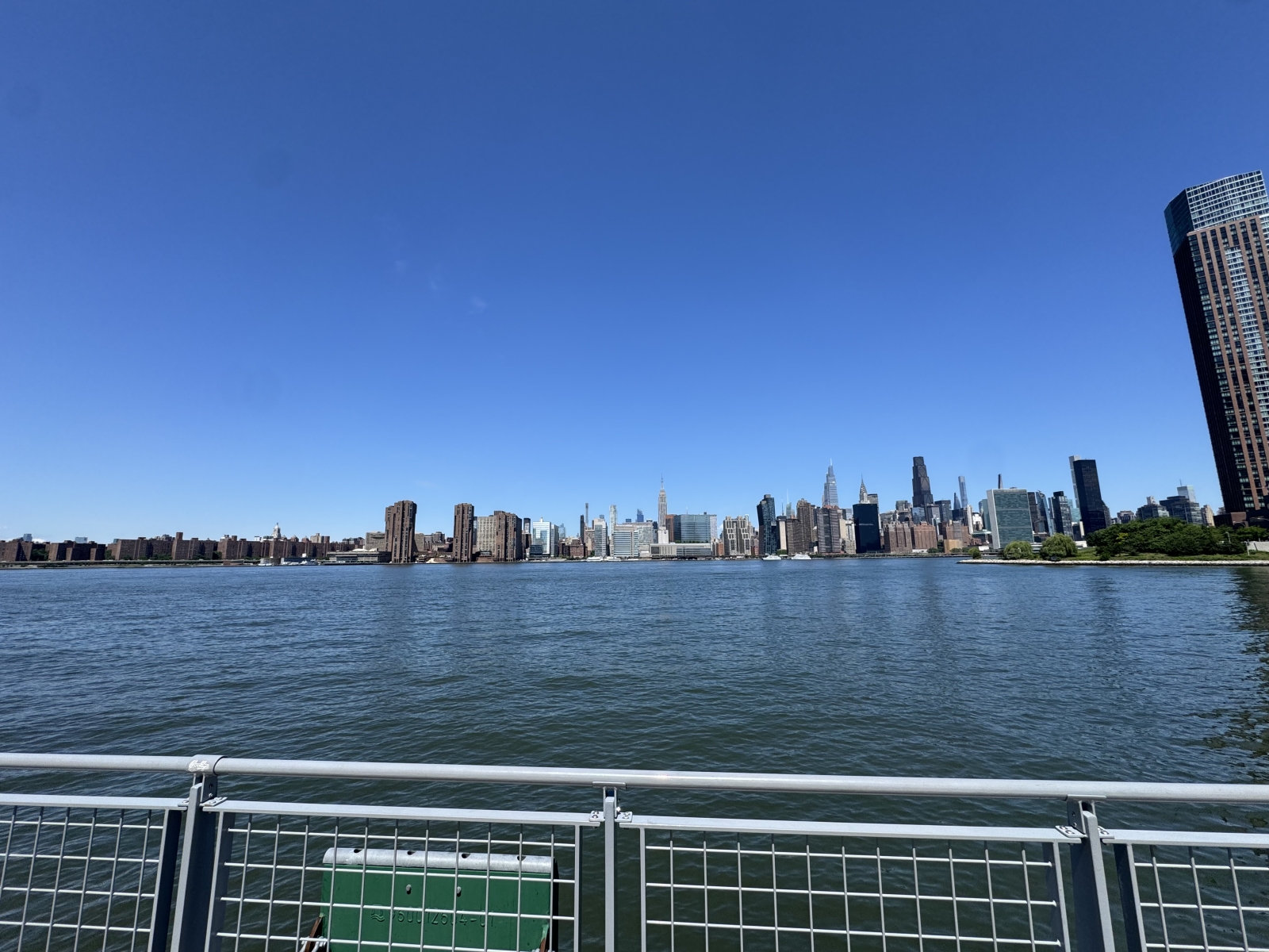 Stunning Brooklyn High Rise on the East River