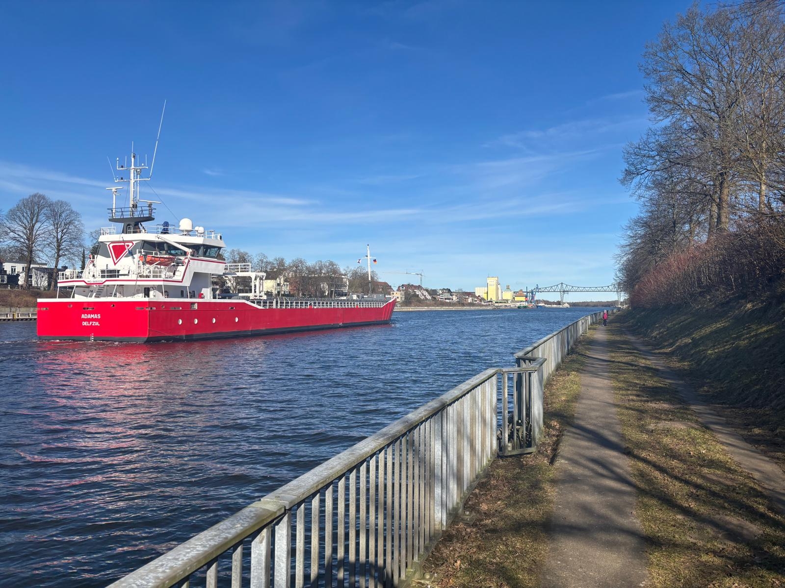 Between the seas: beautiful bungalow on the Kiel Canal