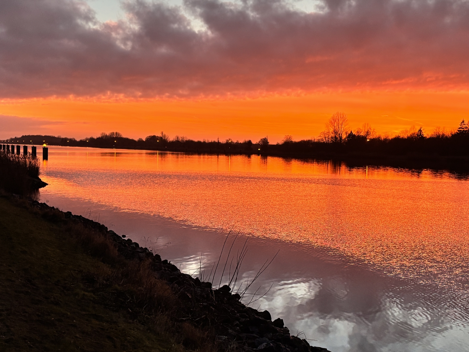 Between the seas: beautiful bungalow on the Kiel Canal