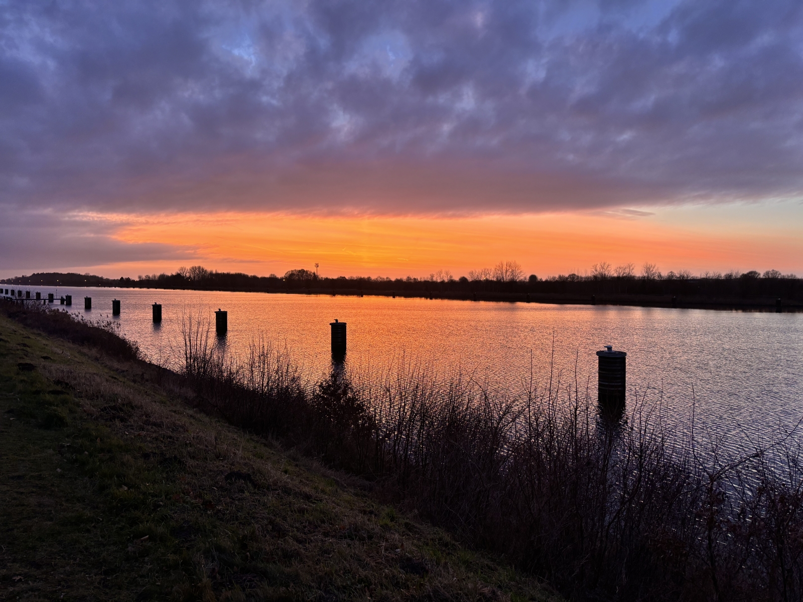 Between the seas: beautiful bungalow on the Kiel Canal