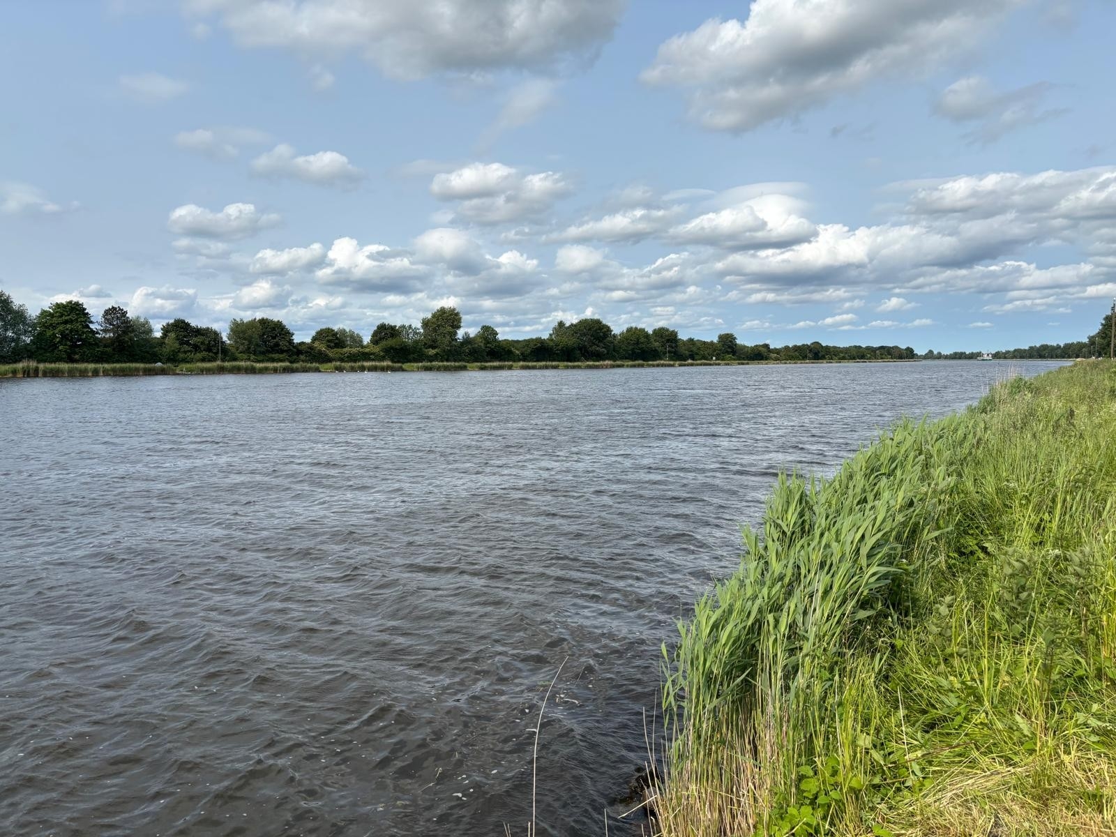 Between the seas: beautiful bungalow on the Kiel Canal