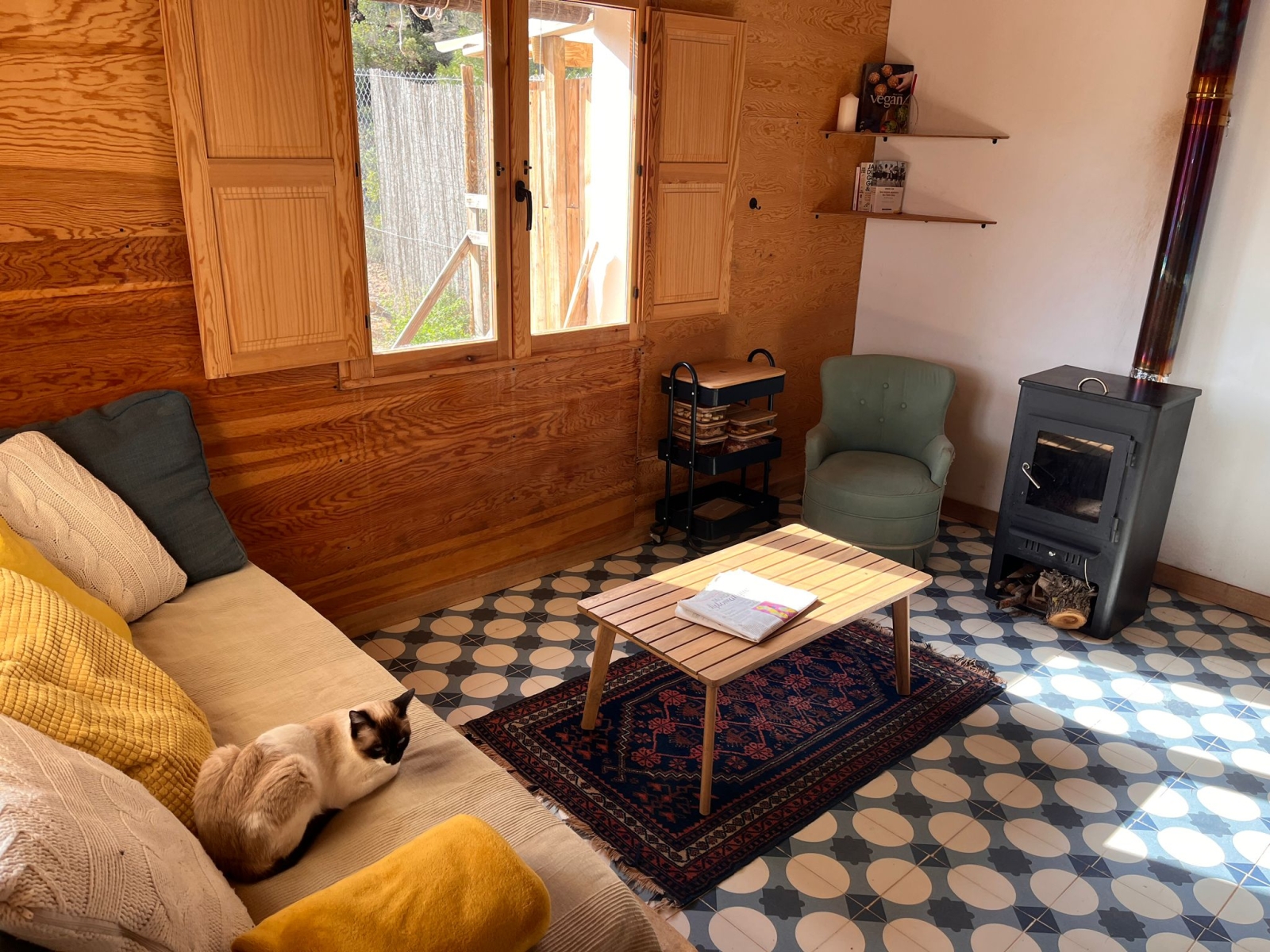 Kleines Off-Grid-Haus in El Matarraña im Austausch für eine Wohnung in Barcelona