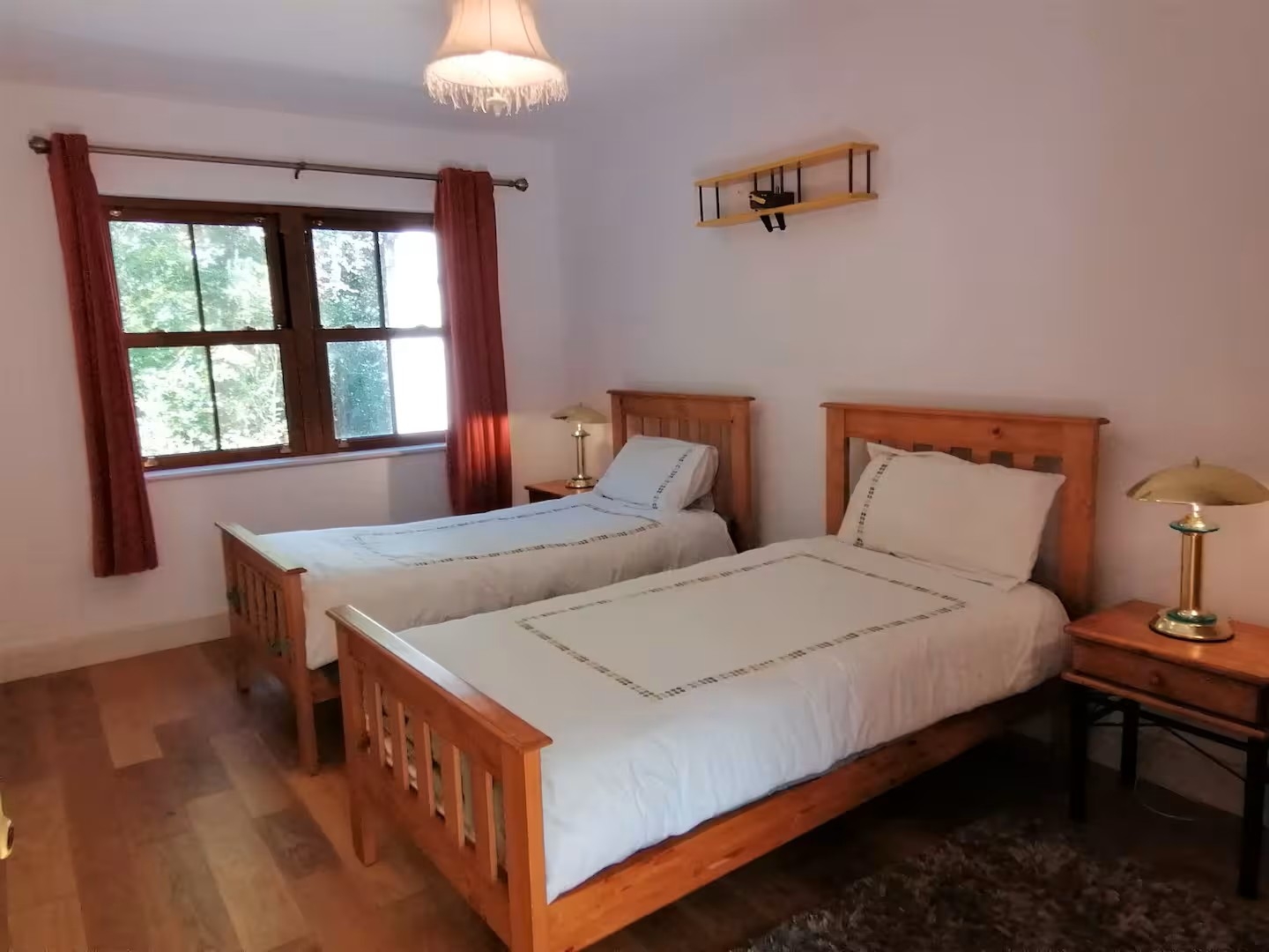 Arty Woodland Cottage met sauna aan zee
