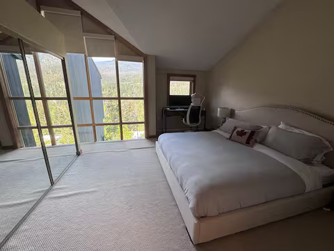 Cozy townhouse minutes from the slopes