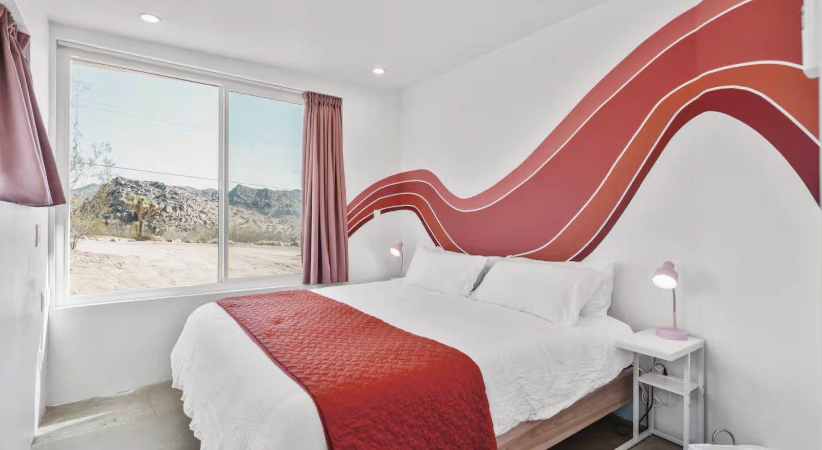 Incredible Funky house on the boulders right near Joshua Tree National Park!