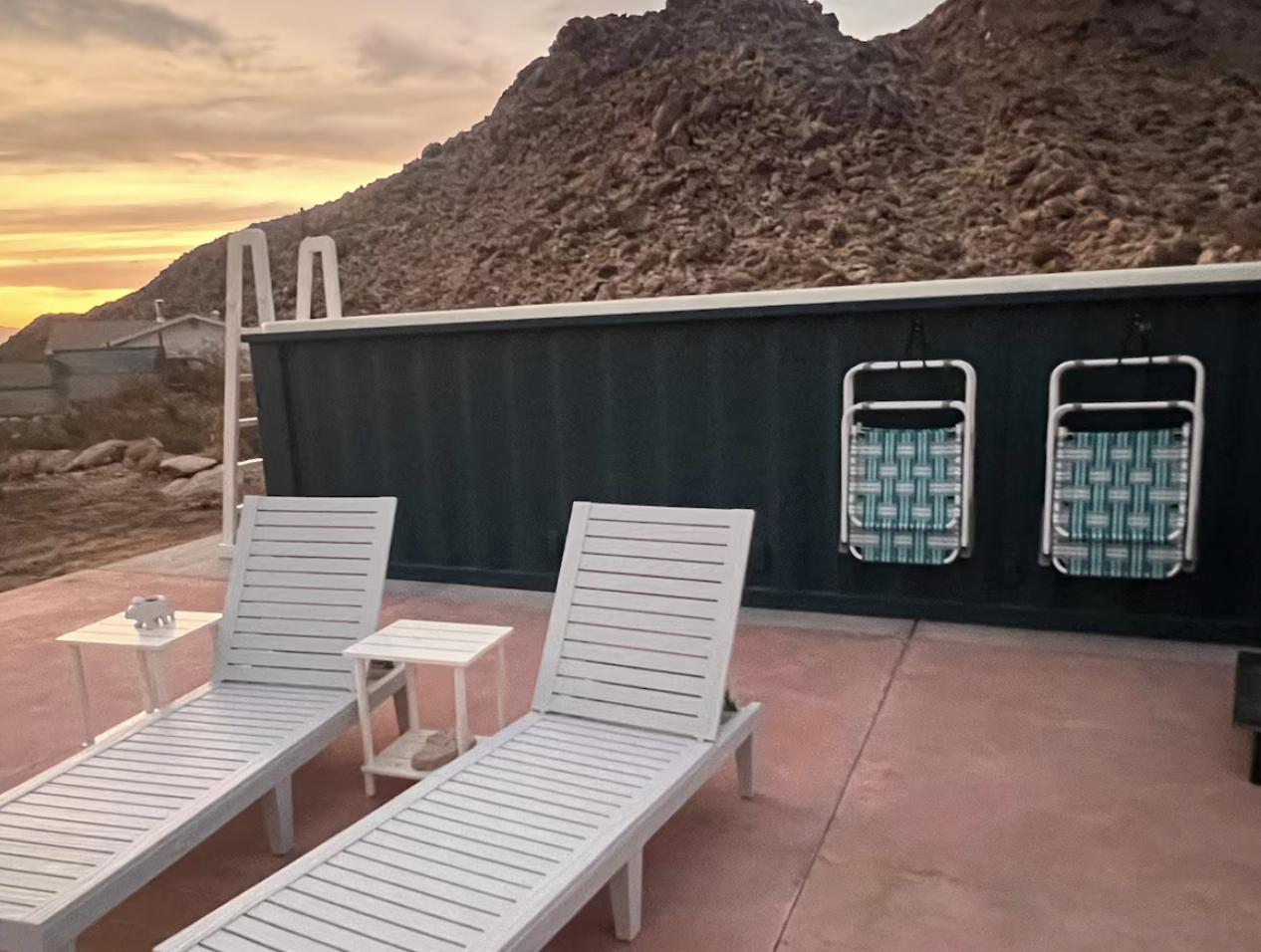 Incredible Funky house on the boulders right near Joshua Tree National Park!